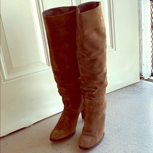 Preloved slouching pull up suede boots.